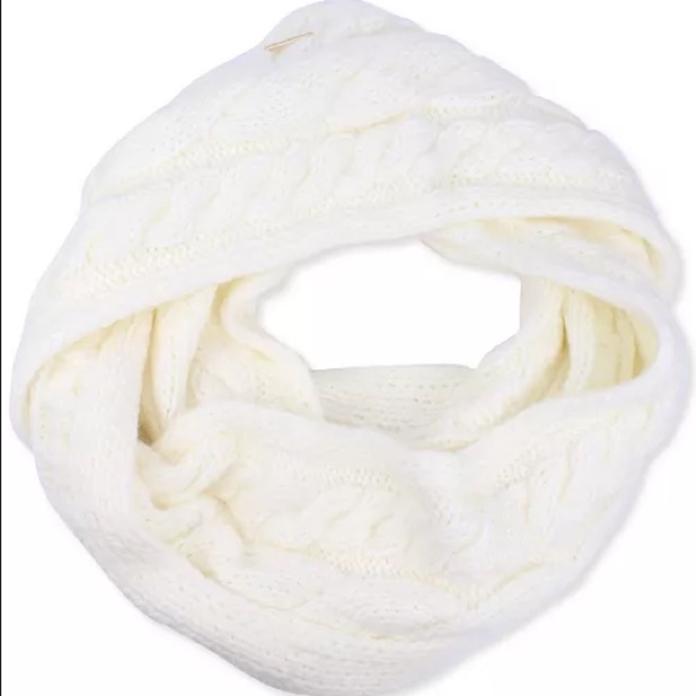 Michael Kors Super Cable white infinity scarf